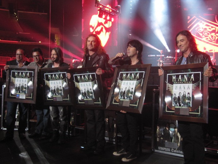 MANA Recibe Doble Disco de Platino y Canta con Enrique Bunbury!