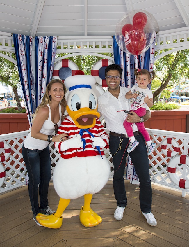 Jaime Camil llevó a su hija Elena a pasar días felices en Disneyland!