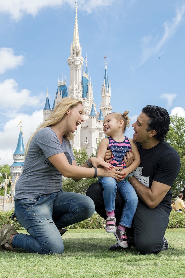 Jaime Camil Se Divierte En DisneyWorld