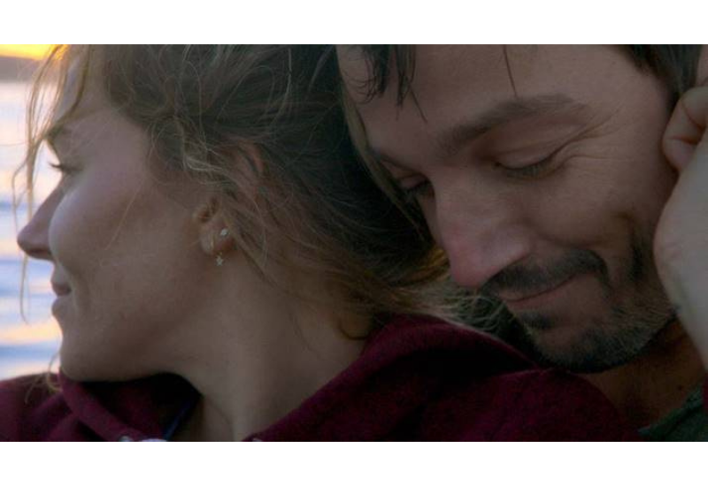 WANDER DARKLY Nuevo Trailer | Protagonizada por Sienna Miller y Diego Luna