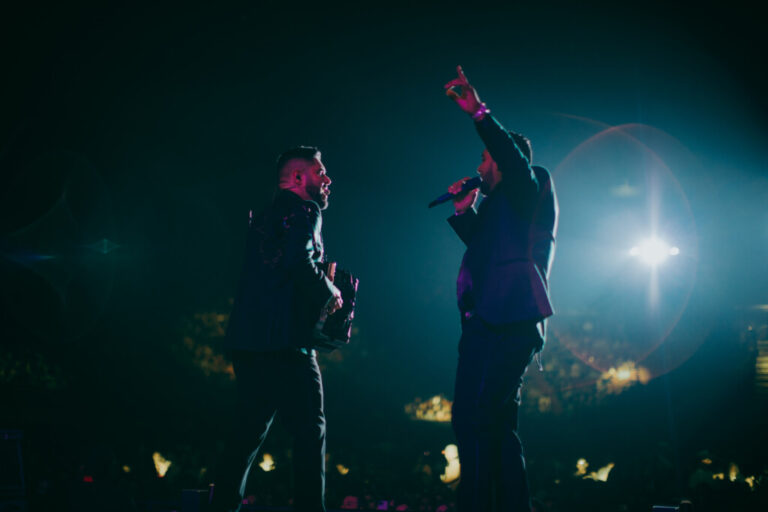 Banda MS derrocha júbilo en el KIA de LA