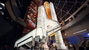 Nave Espacial Endeavour estrena casa